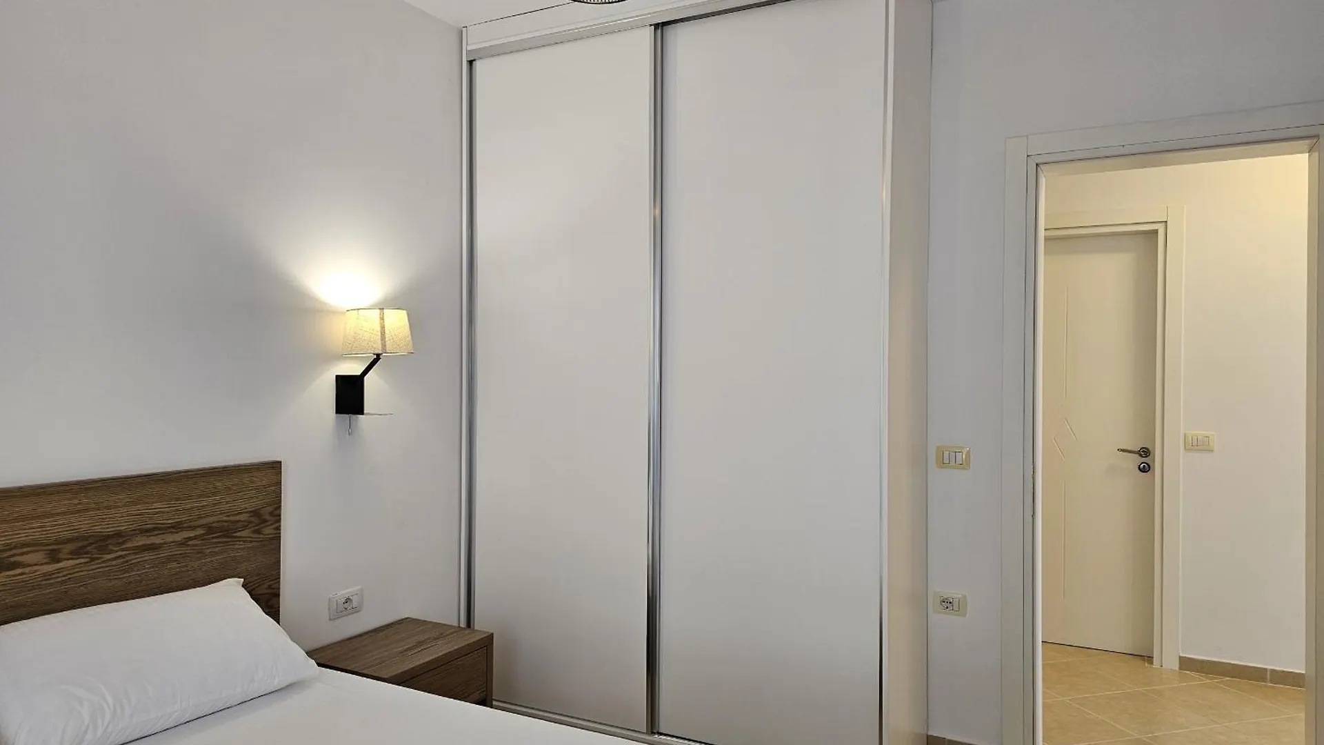 Janusz Apartemnt Apartment Sarande